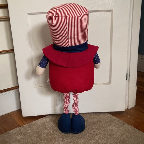 Expandable Standing Patriotic Gnome - Picture 3 of 10